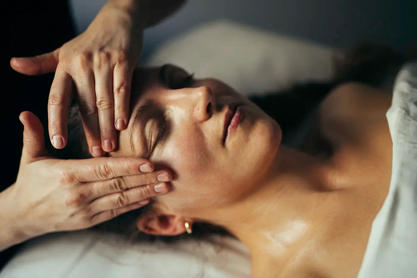 Nærværende ansigtsmassage hos manualtherapies